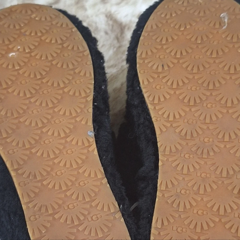 UGG black fur